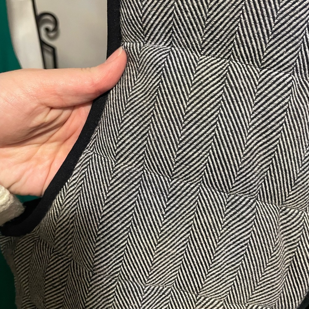 Women's Black & White Herringbone Puffer Vest - Picture 2 of 4